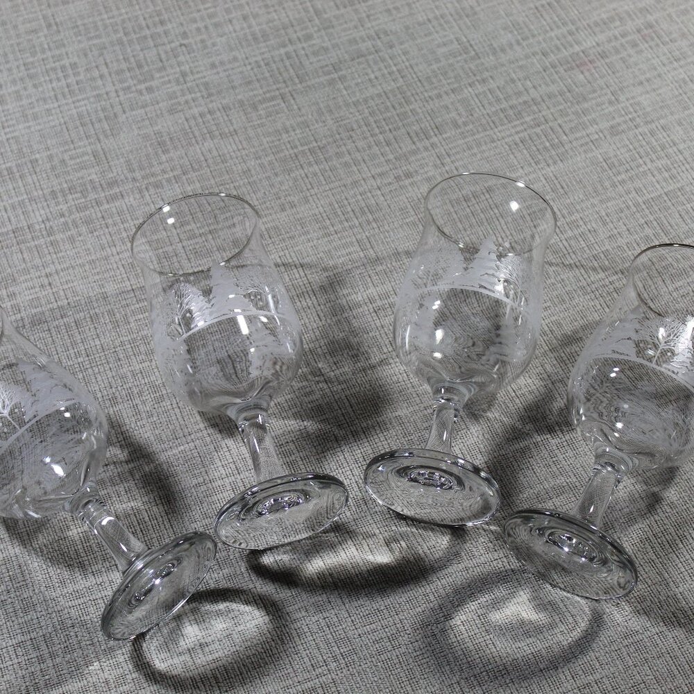 Set of 4 Vintage Libbey Winter Wonderland Scene Water / Wine Glasses